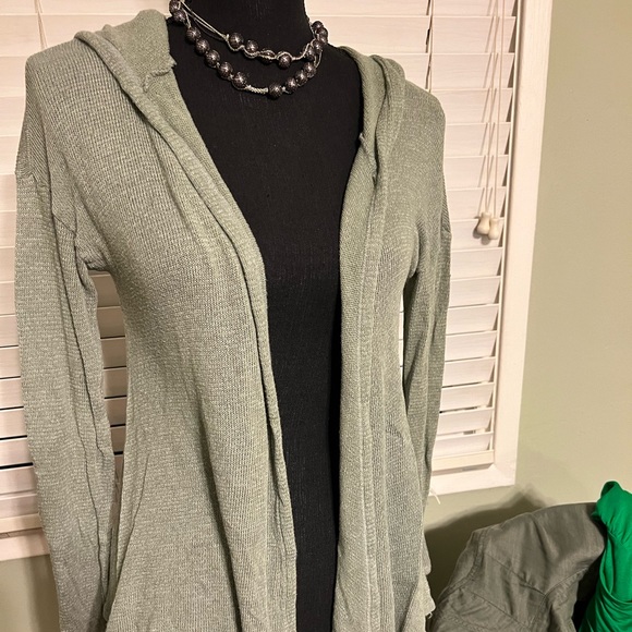 Green hooded Hollister sweater - Picture 2 of 4